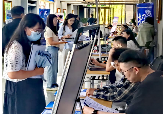gg999策略手机白菜举办“产学研协同 全链条育人——甘肃省注册会计师 资产评估协会行业推介暨校园招聘会”
