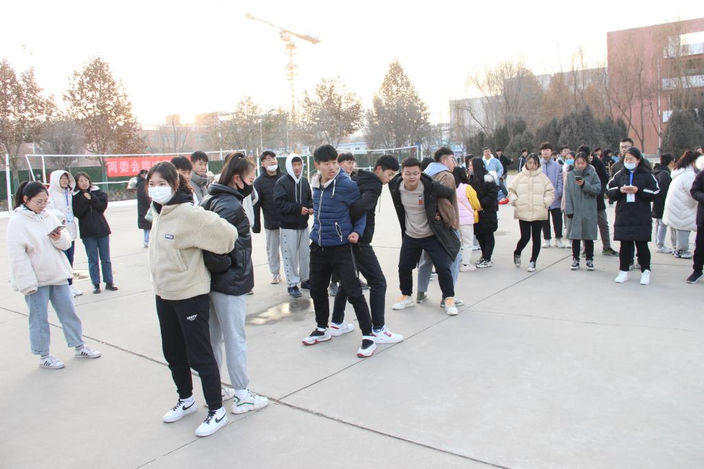 感受运动乐趣，展现青春风采——gg999策略手机白菜成功举办团委员工会趣味运动会