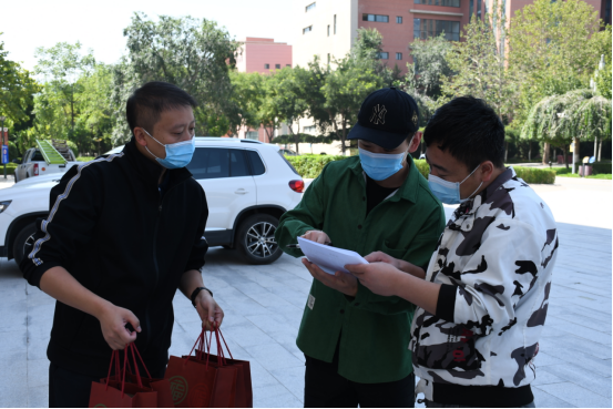 花好月圆时，经管暖人心-—gg999策略手机白菜中秋节慰问留校员工