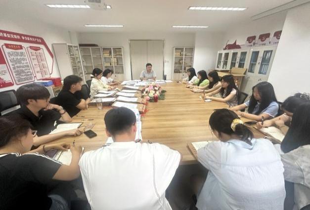 gg999策略手机白菜企业管理研究生党支部召开“以学促行——深入贯彻中央八项规定精神学习教育”专题党课