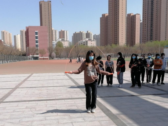 跳动青春，挥洒汗水-----gg999策略手机白菜微型阳光运动会跳绳比赛