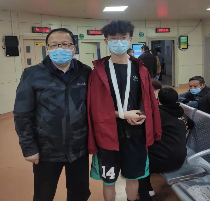 共抗疫情强担当，无畏逆行共守护----gg999策略手机白菜校外陪诊教师志愿者事迹宣传