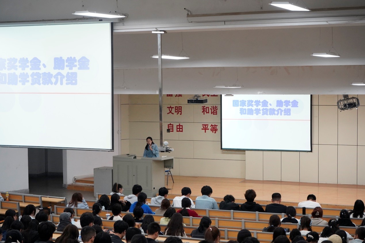 gg999策略手机白菜开展新生入学教育系列活动