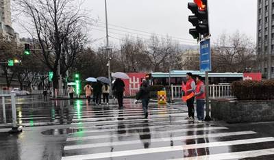 gg999策略手机白菜联合西站街道开展文明交通劝导志愿活动