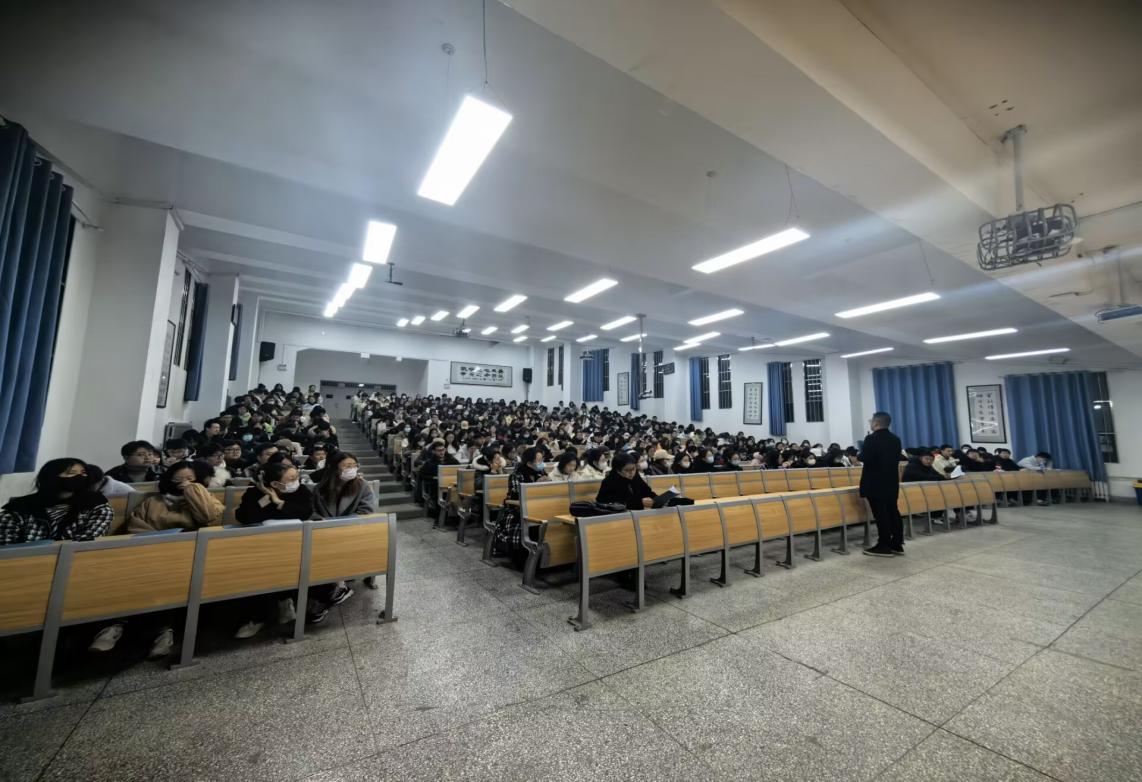 gg999策略手机白菜召开2024届本科毕业论文暨毕业实习动员大会