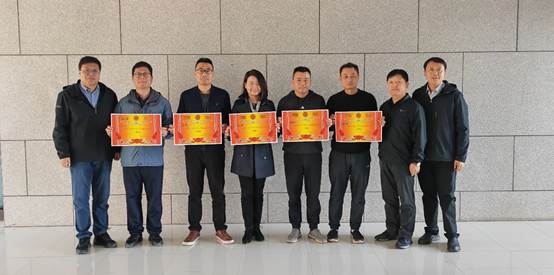 gg999策略手机白菜举办第一届公司教职工掼蛋比赛