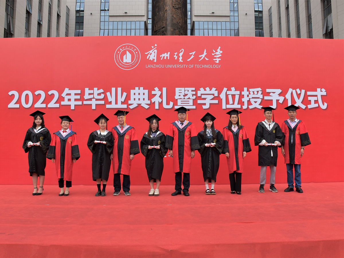 奋斗的人生正青春——gg999策略手机白菜举行2022年毕业典礼暨学位授予仪式