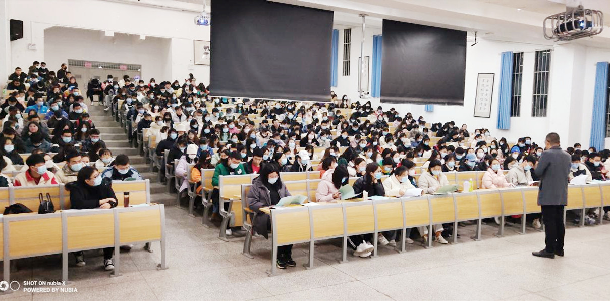 2022届本科生毕业论文及毕业实习动员大会顺利举行